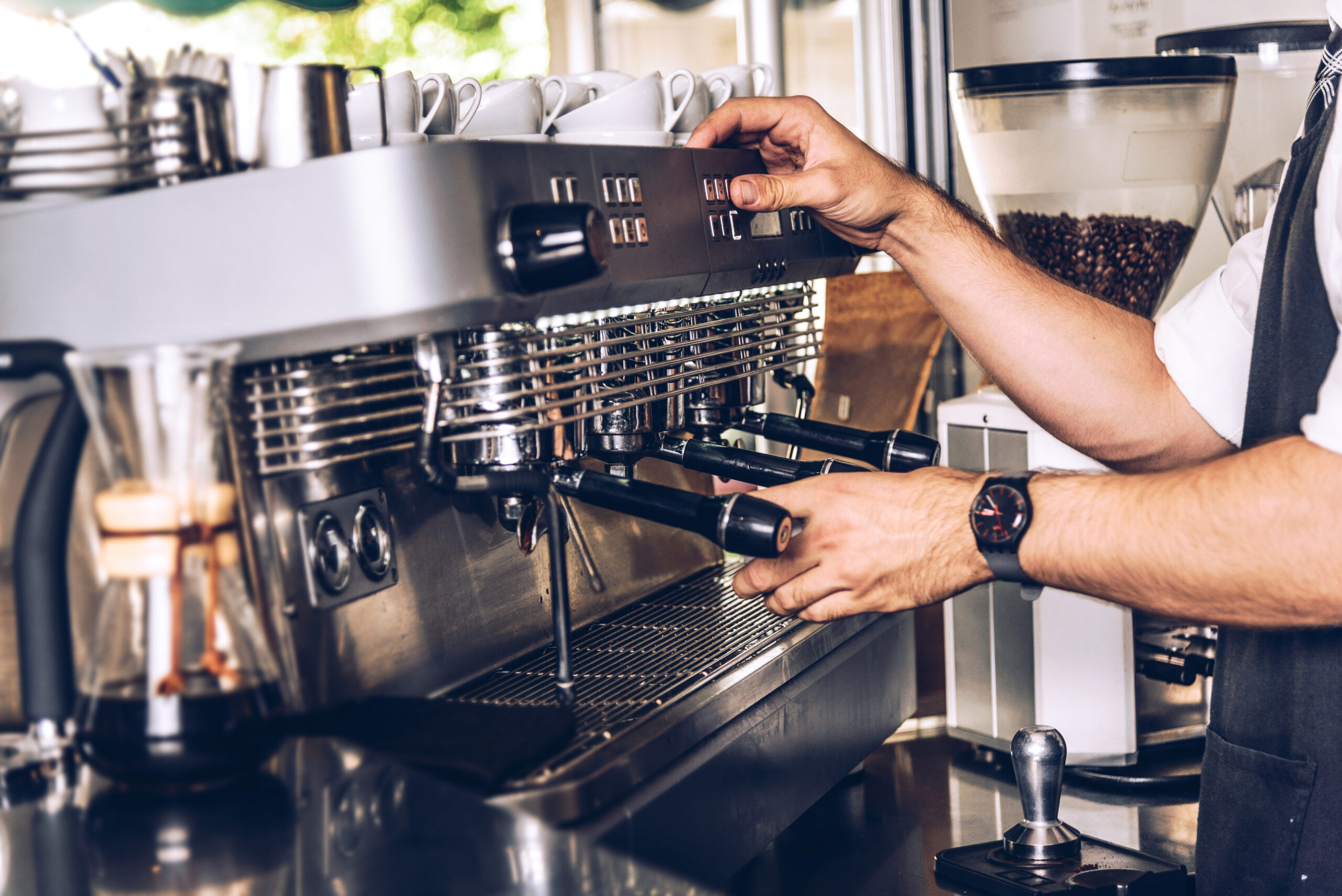 barista making coffee